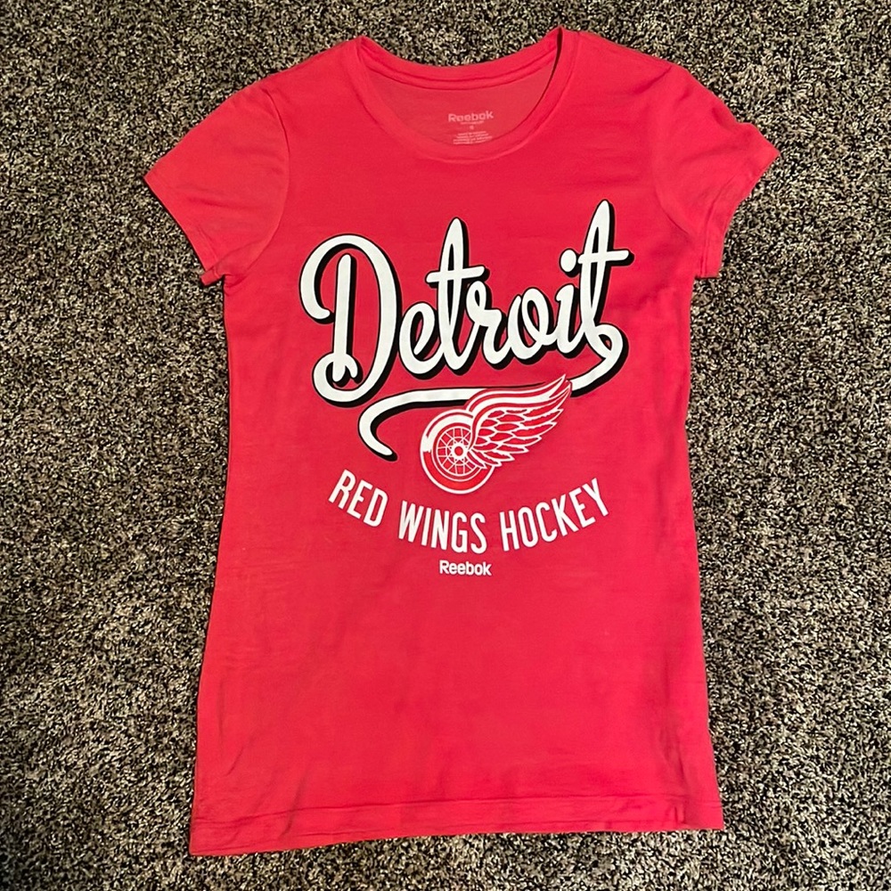 Women’s Detroit Red Wings tee, size small, worn once